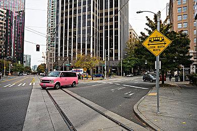 Switch《英雄不再3》首次公开主角变身装甲战斗视频